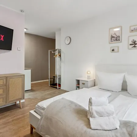 Vorstadtoase Fuer 2 - Netflix, Parkplatz, Naehe Ber, Queensize-Bett Eichwalde Buitenkant foto