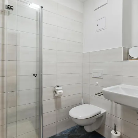 Vorstadtoase Fuer 2 - Netflix, Parkplatz, Naehe Ber, Queensize-Bett Eichwalde Buitenkant foto
