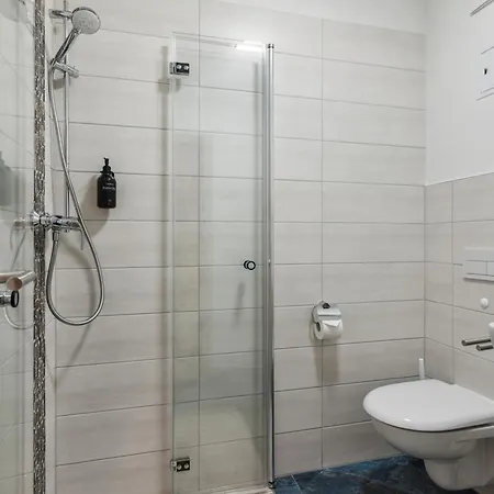 Vorstadtoase Fuer 2 - Netflix, Parkplatz, Naehe Ber, Queensize-Bett Eichwalde Buitenkant foto