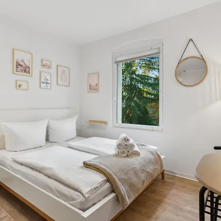 Vorstadtoase Fuer 2 - Netflix, Parkplatz, Naehe Ber, Queensize-Bett Eichwalde Buitenkant foto