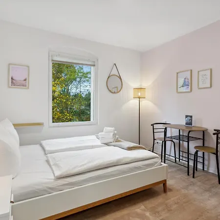 Vorstadtoase Fuer 2 - Netflix, Parkplatz, Naehe Ber, Queensize-Bett Eichwalde Buitenkant foto