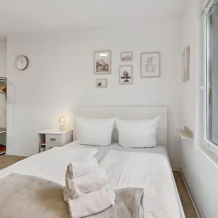 Vorstadtoase Fuer 2 - Netflix, Parkplatz, Naehe Ber, Queensize-Bett Eichwalde Buitenkant foto