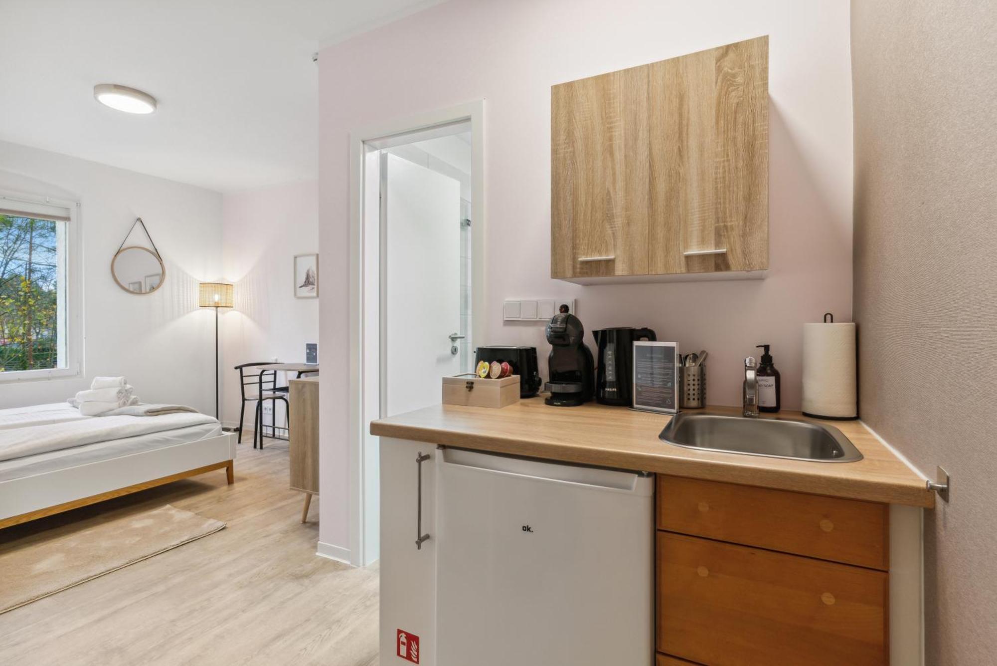 Vorstadtoase Fuer 2 - Netflix, Parkplatz, Naehe Ber, Queensize-bett