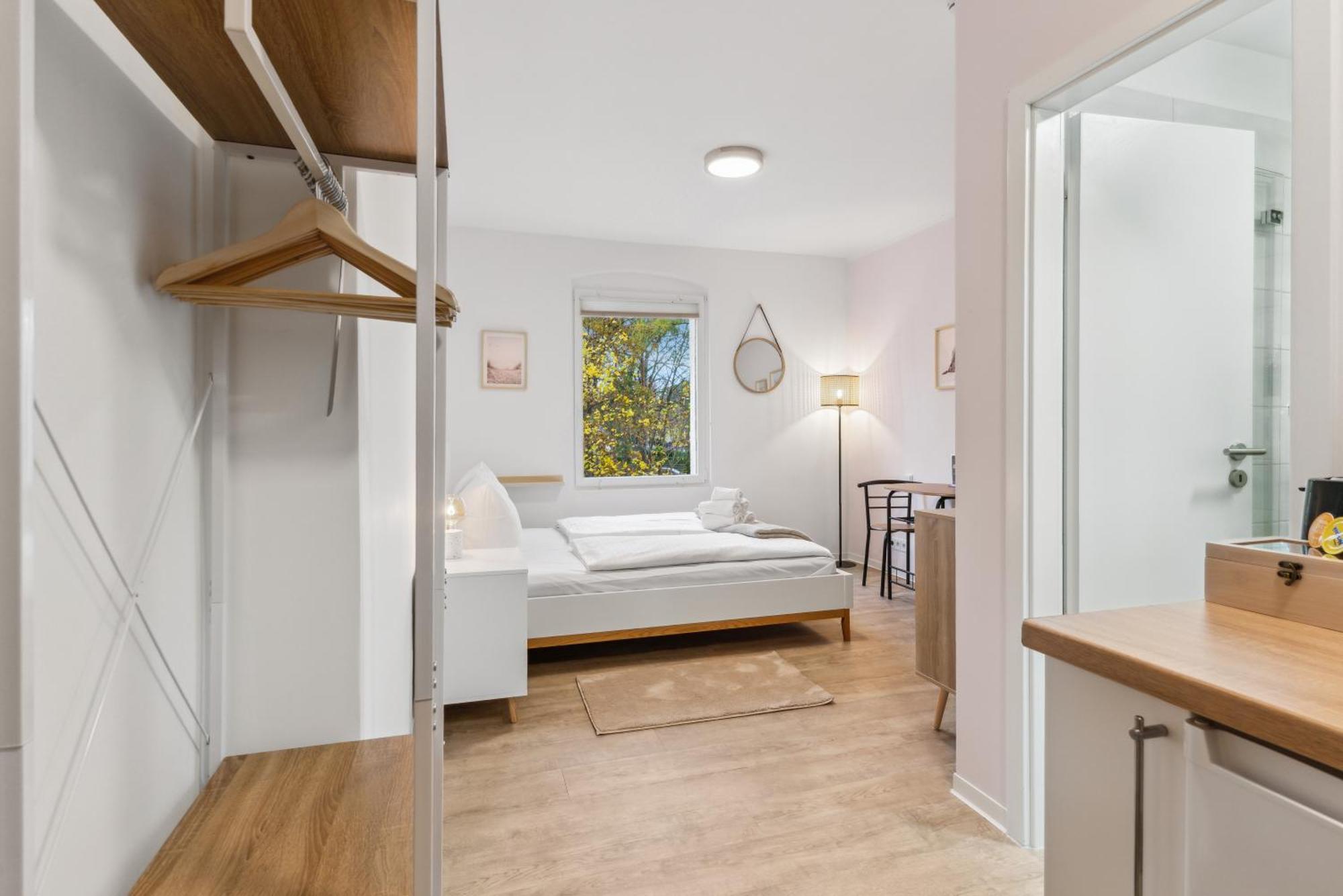 Apartment Vorstadtoase Fuer 2 - Netflix, Parkplatz, Naehe Ber, Queensize-bett Eichwalde