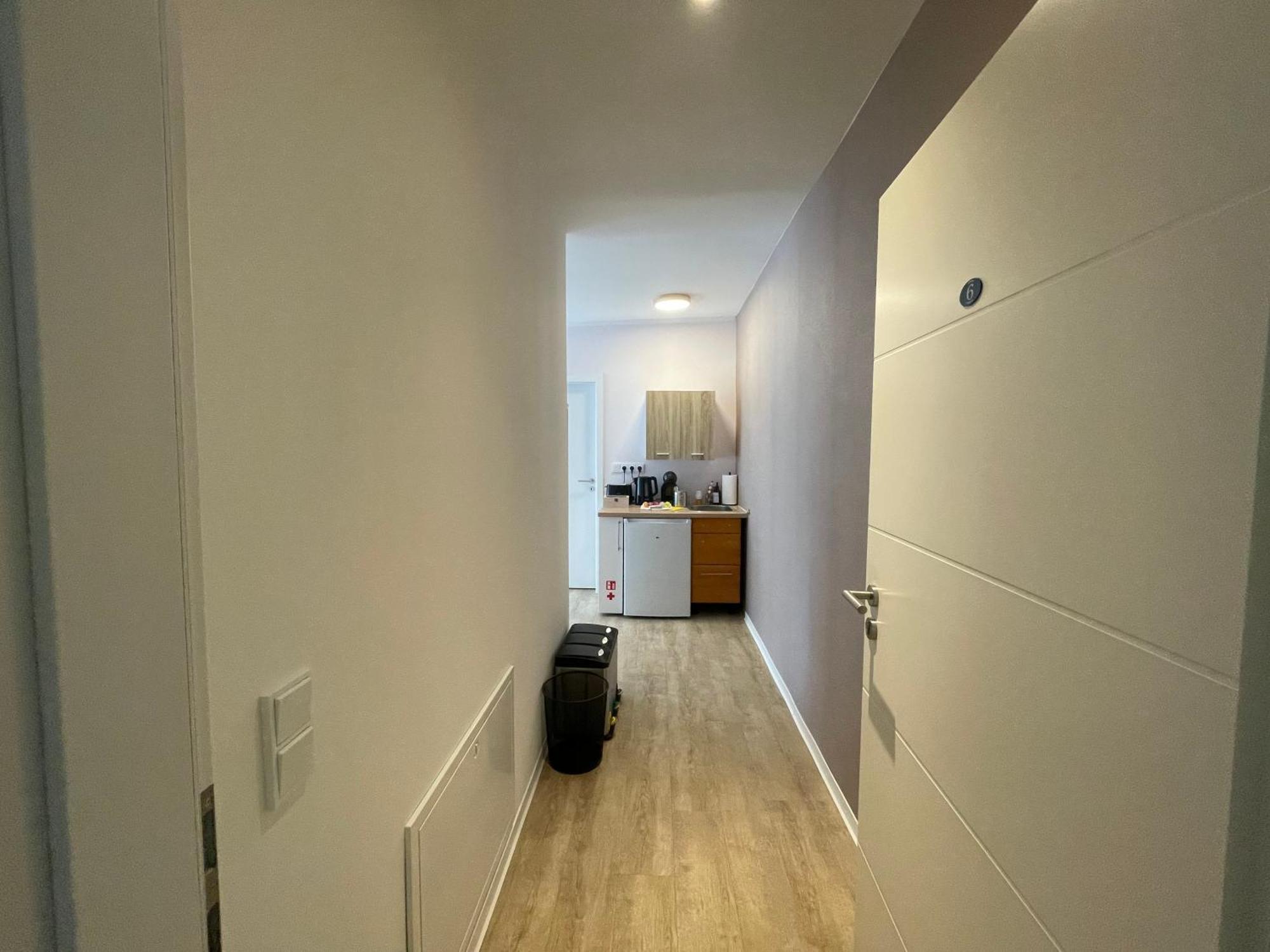 Apartment Vorstadtoase Fuer 2 - Netflix, Parkplatz, Naehe Ber, Queensize-bett Eichwalde
